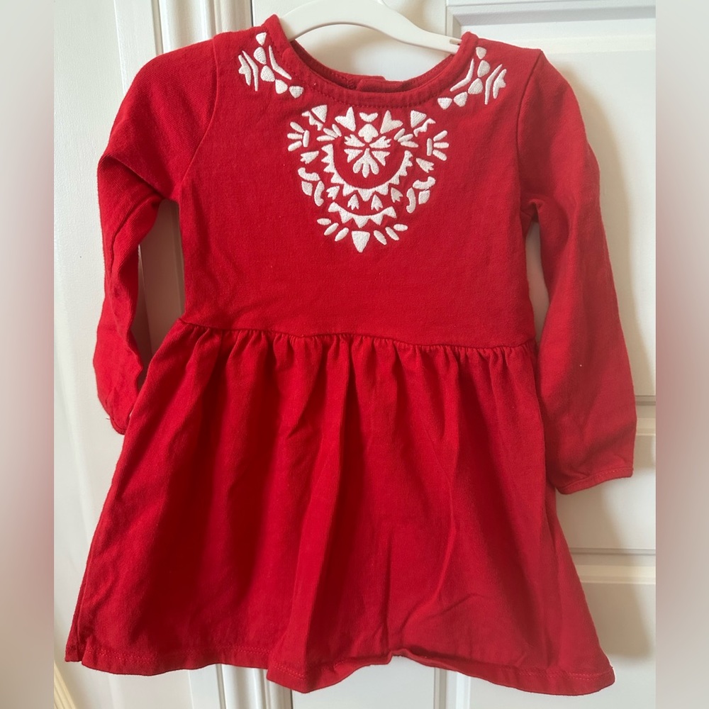 Gently used Carter’s dress. Size: 18 months. Perfect for Christmas! Color: Red.